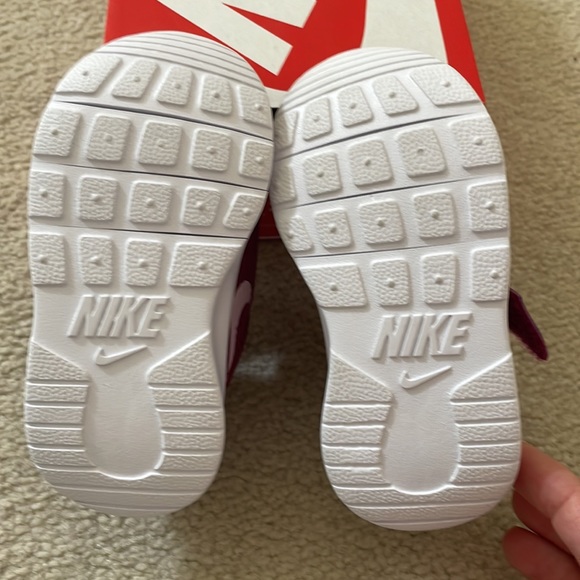 New Nike Tanjun size 5c - Picture 2 of 5
